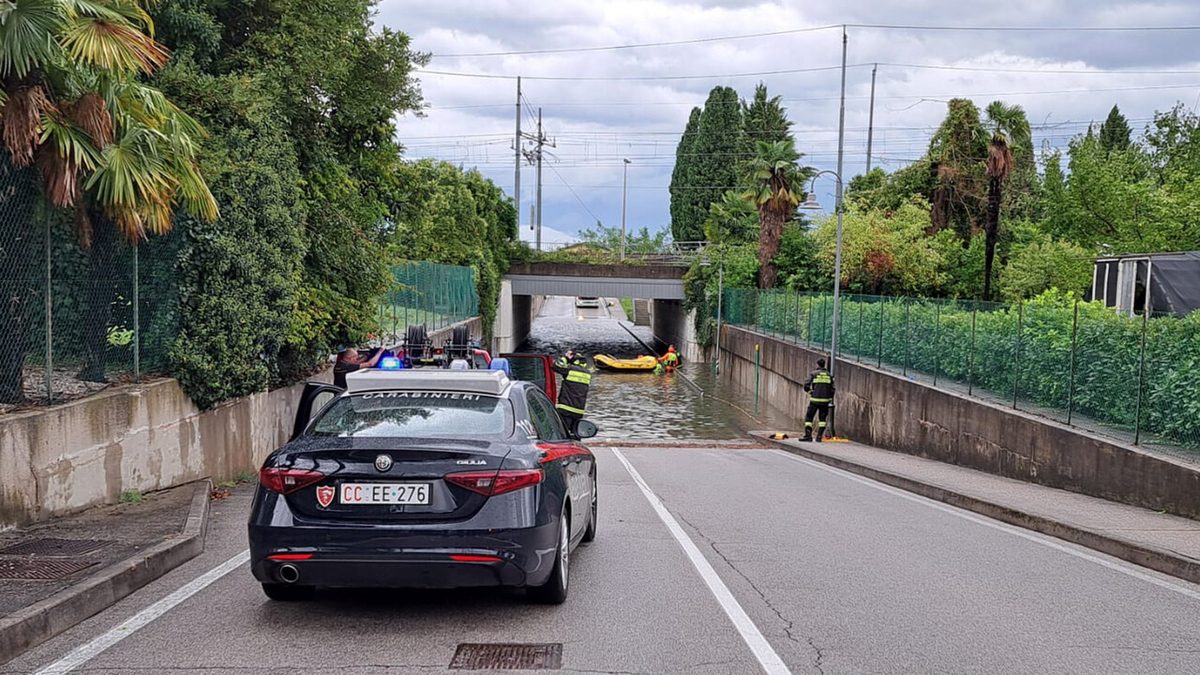 Maltempo al Centro Nord: donna annega nel sottopassaggio allagato in Friuli