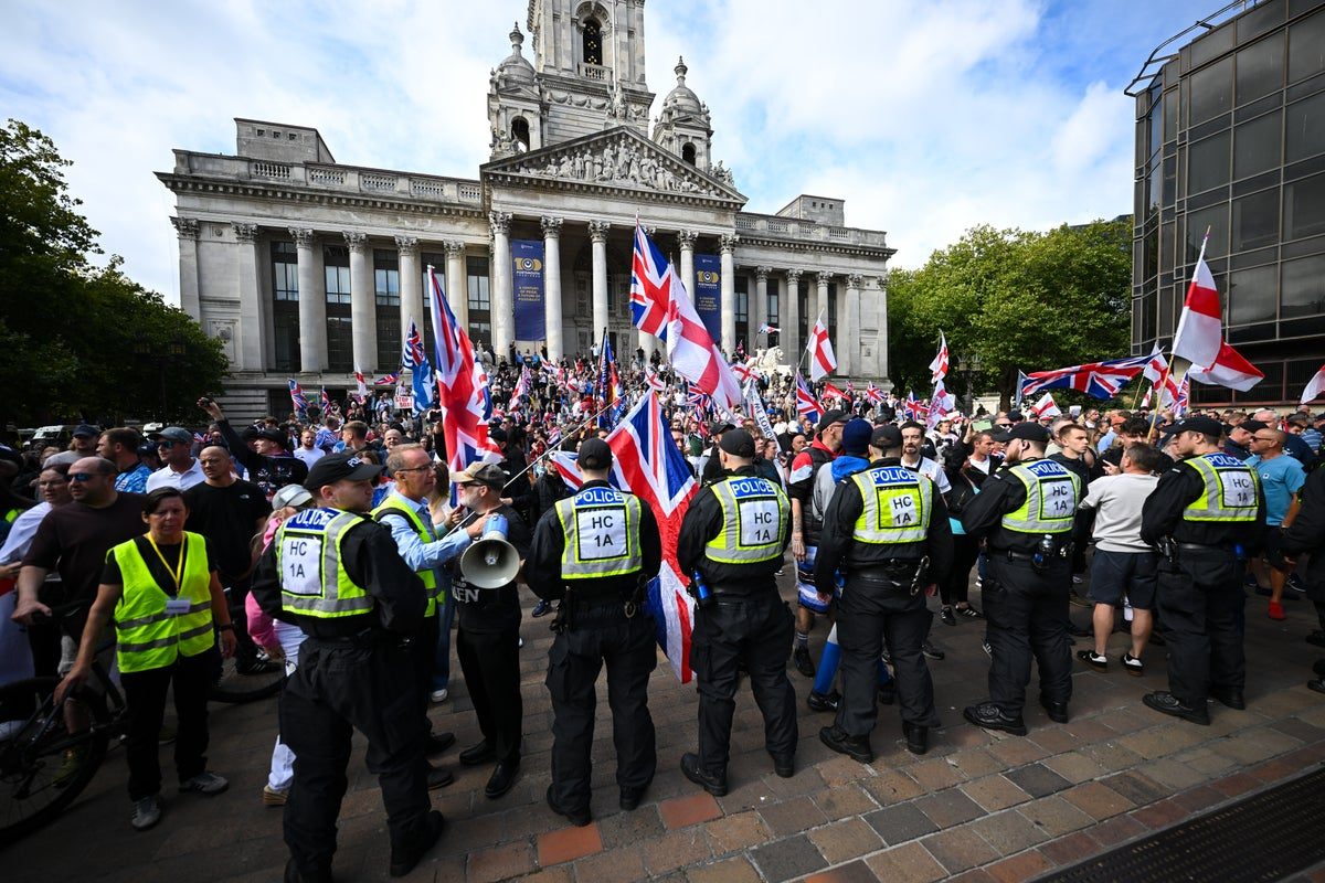 Anti-migrant protesters plot way to bypass face mask ban at Portsmouth march