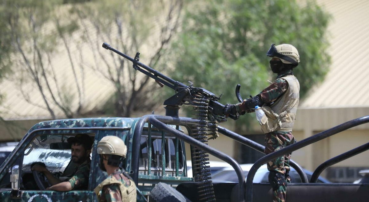 Mar Rosso, offensiva Houthi: sale la tensione sul petrolio. Nuovi rincari della benzina