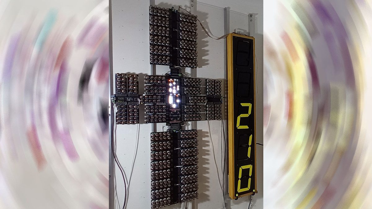 Self-taught tinkerer demos working room-sized Cold War-era supercomputer with vacuum tubes — takes 15 minutes to warm u…