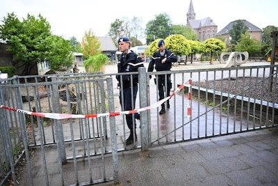 Politie breidt zoektocht naar vuurwapens uit bij scholen in Overasselt