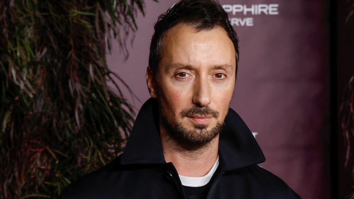 Anthony Vaccarello lascia Saint Laurent? Il rumor rimbalza in rete, ma di certo c'è solo che il CFDA lo nomina Designer…