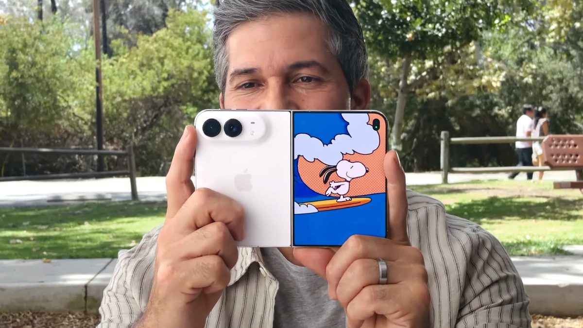 Apple gives older iPhone owners a free satellite connectivity bonus — but inexplicably locks them out of the iPhone 18…