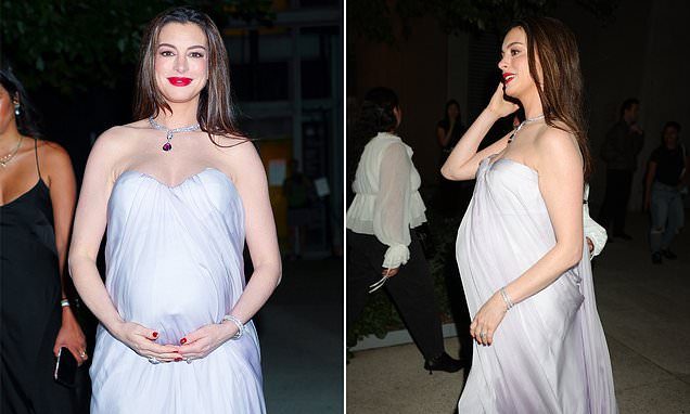 Pregnant Anne Hathaway, 43, shows off her baby bump in an elegant lilac strapless dress at Bvlgari exhibition in New Yo…