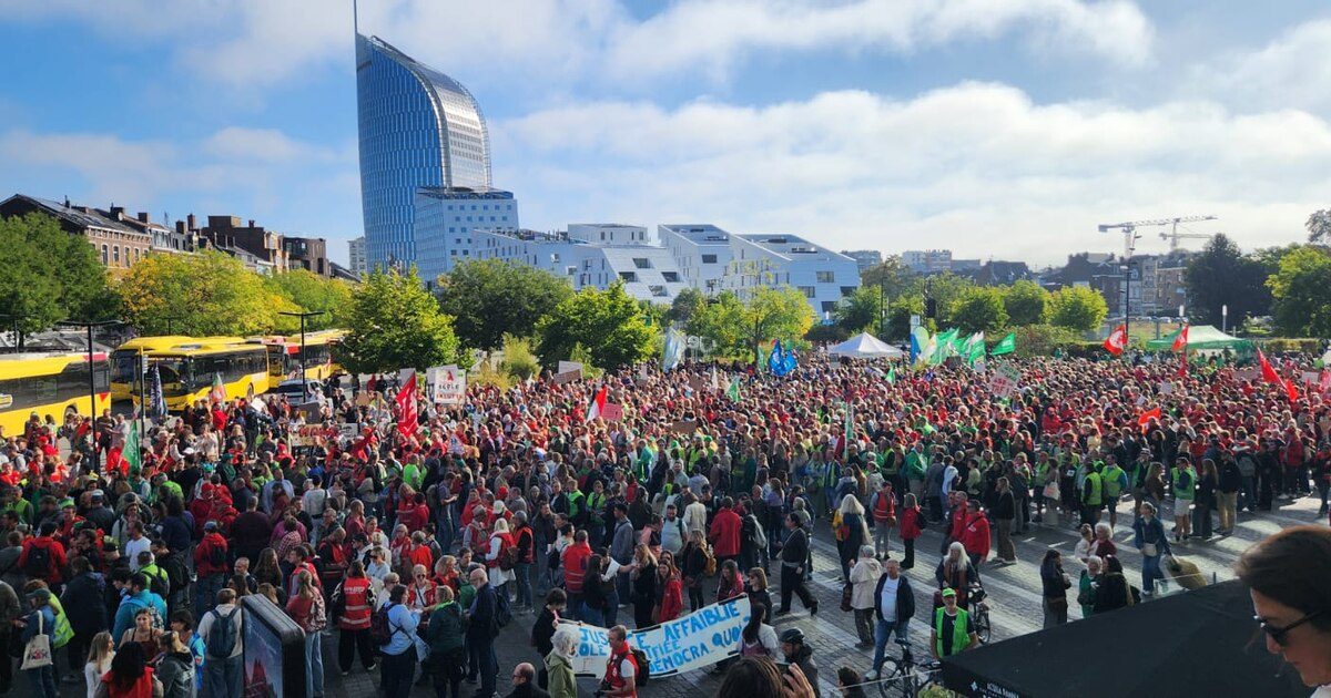 Impressionnante mobilisation des enseignants : plus de 10 000 manifestants réunis à Liège contre les réformes de l’ense…
