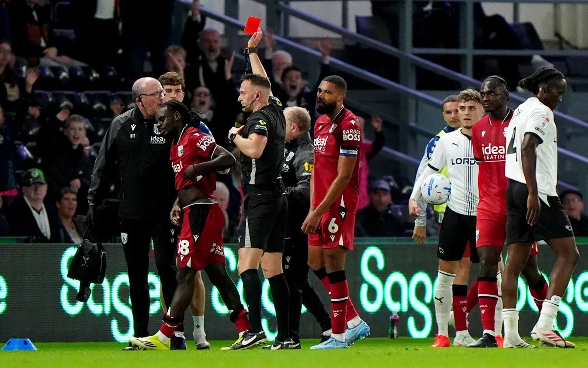 Nachtmerriedebuut voor ex-NEC'er Pereira in Championship