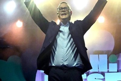 Hedebouw pleit op Manifiesta voor “échte miljonairstaks”: “Het mag geen schaamlapje worden om dokter duurder te maken”