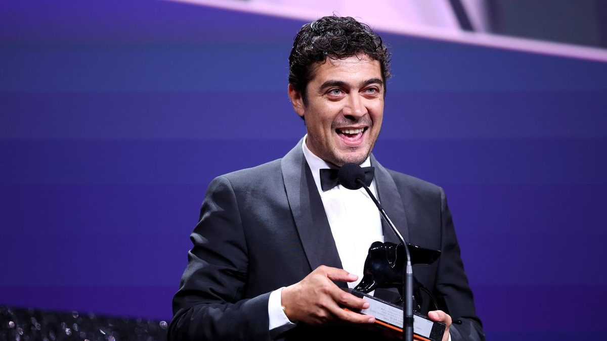 Riccardo Scamarcio vince come miglior attore Orizzonti a Venezia: «Dedico questo premio a tutti i papà del mondo. Da qu…