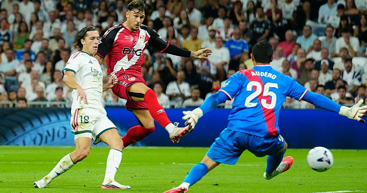 Un Madrid de más a menos golea al Rayo, pero no silencia los pitos