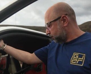 « Essaye de ne pas couler la bagnole… » : Gérard Lopez prend le volant dans le désert, des fans de Bordeaux sarcastiques