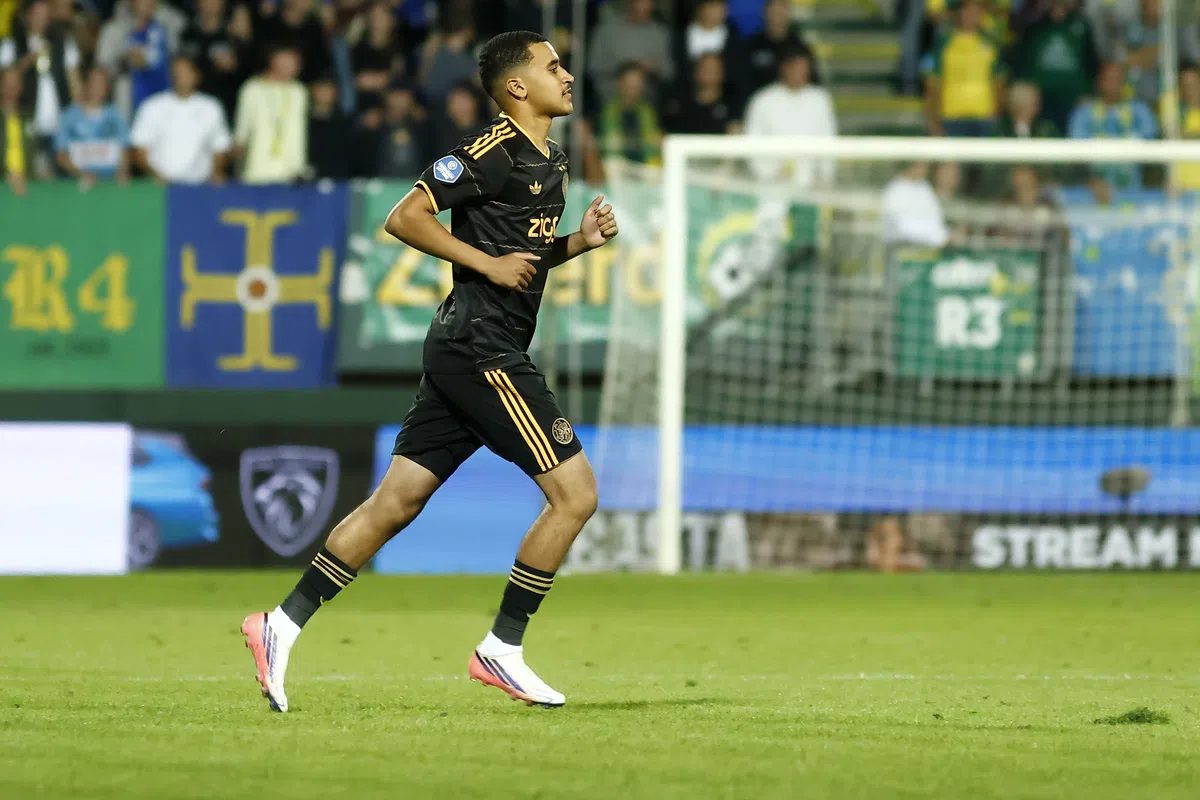 Ouazane laat analytici smullen: 'Eén van de grote parels bij Ajax momenteel'