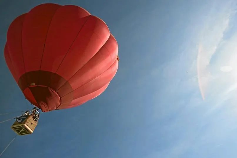 Un herido tras caer de un globo aerostático que acabó en el río Pisuerga a su paso por Simancas