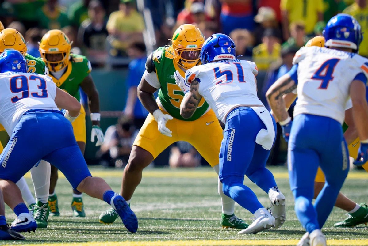 Blind-side blocker Ziyare Addison is Oregon football's new left tackle