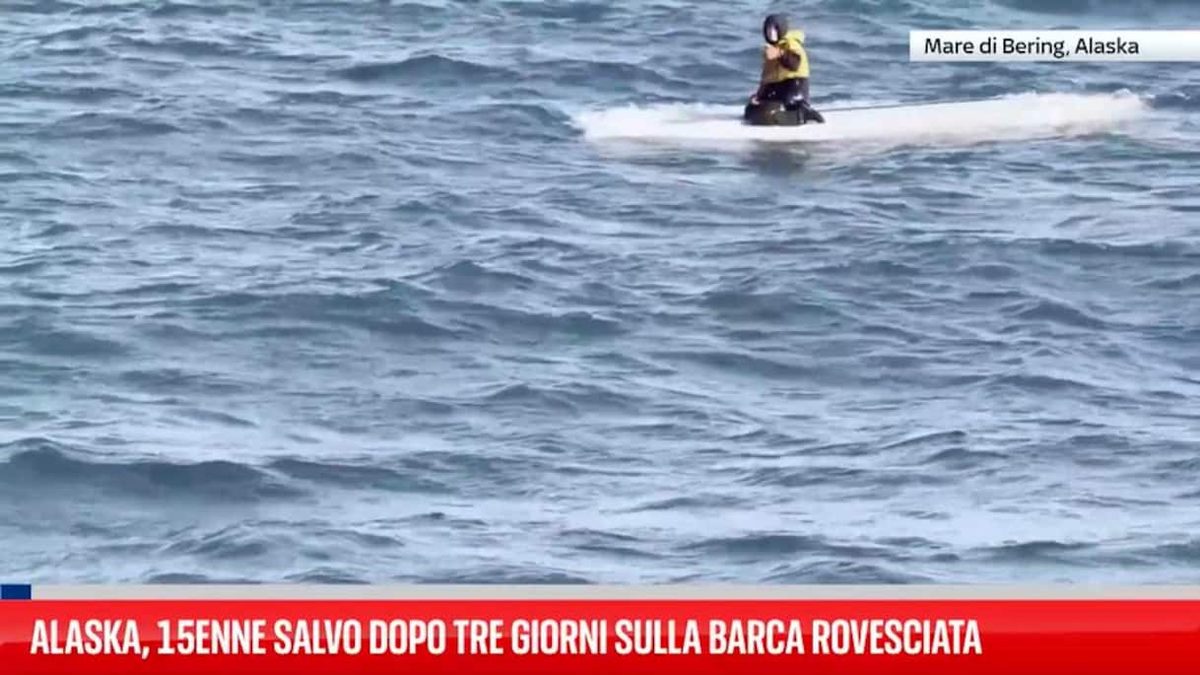 Alaska, 15enne salvo dopo tre giorni sulla barca rovesciata