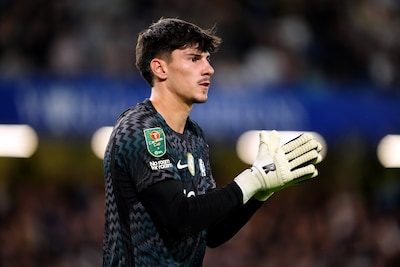 Met een geweldige dubbele save, maar ook drie tegengoals: Chelsea bekert voort dankzij Rode Duivel Mike Penders