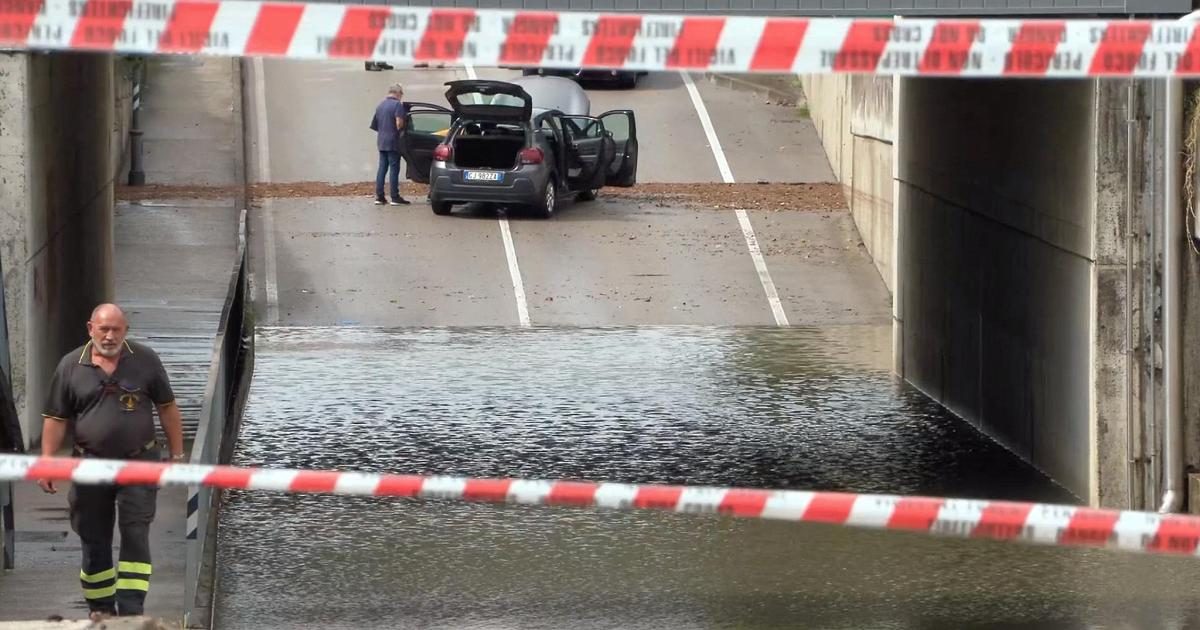 Una donna di 83 anni annega in un sottopasso allagato: l'auto era bloccata