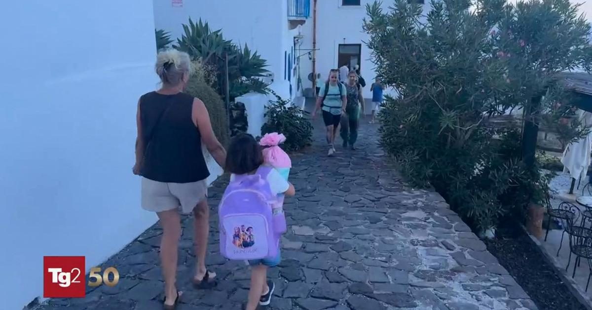 Stromboli, dopo 20 anni riapre la scuola a Ginostra: per una sola alunna