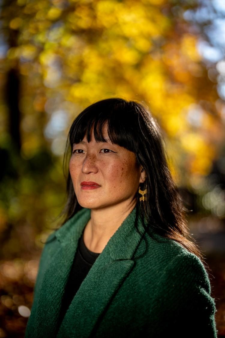 Romanen lykkes, når forfatteren holder sig til det helt nære