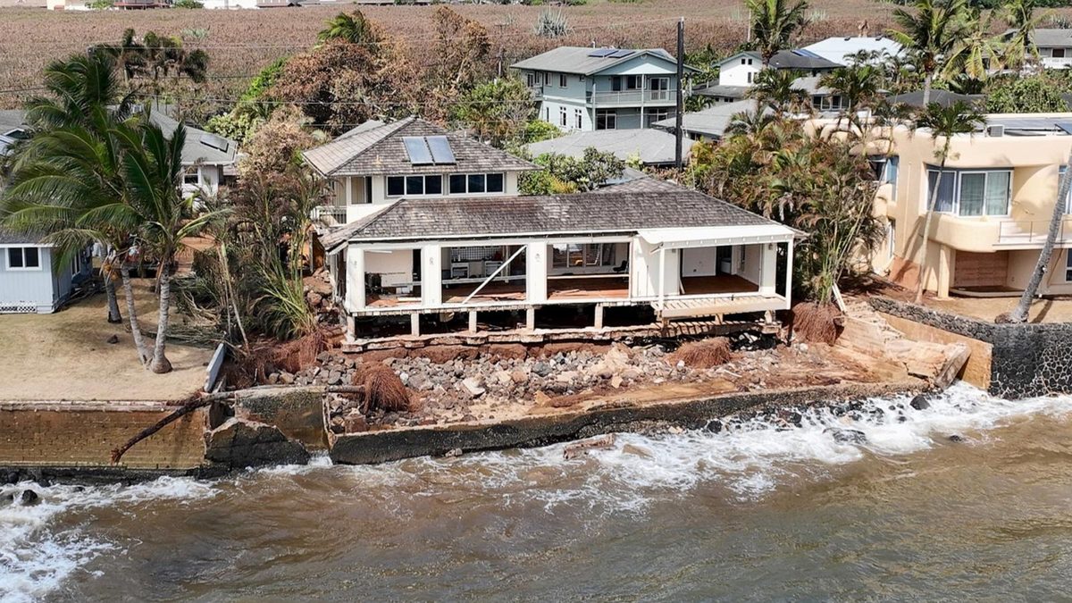Tourists should skip Kauai for now as it recovers from Hurricane Lowell, officials say