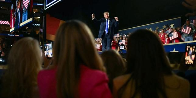 Etats-Unis : lors d’une convention républicaine sans enthousiasme, Donald Trump promet 5 000 dollars à chaque Américain…