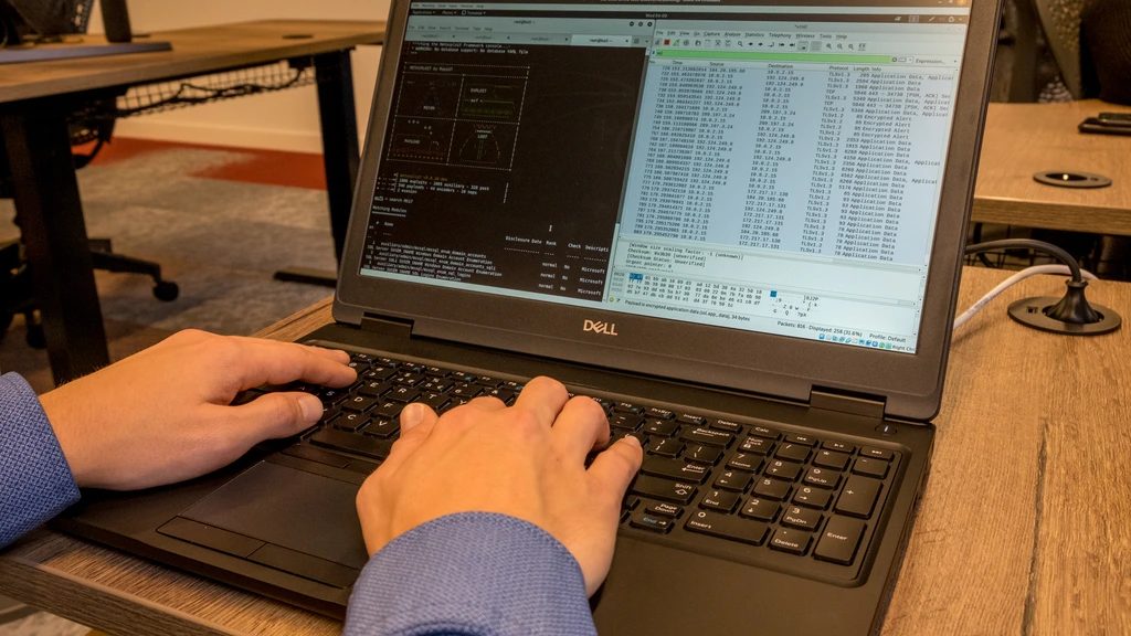 Politie en OM zien nieuwe generatie jonge, westerse cybercriminelen opkomen