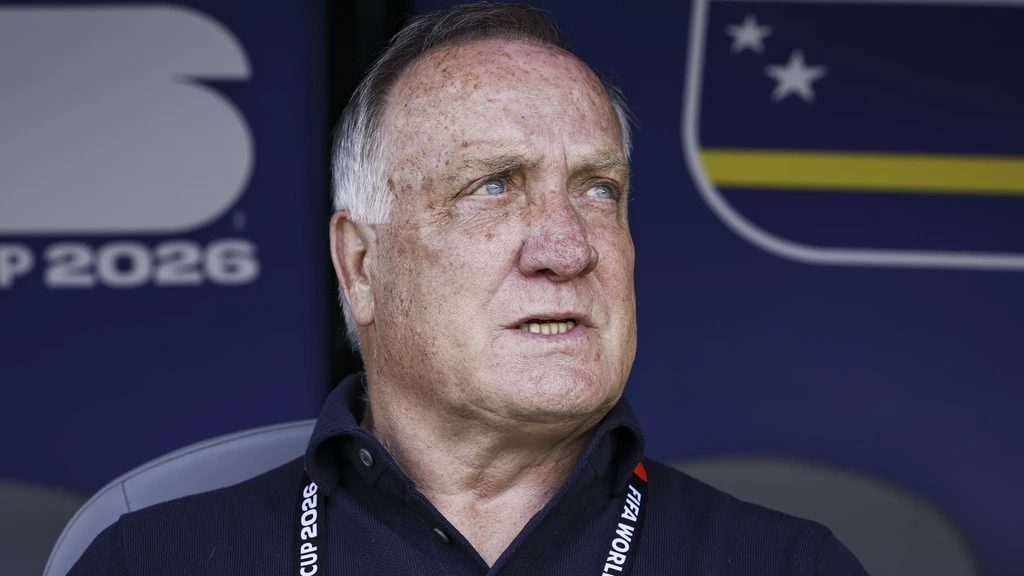Advocaat (78) blijft aan als bondscoach van Curaçao