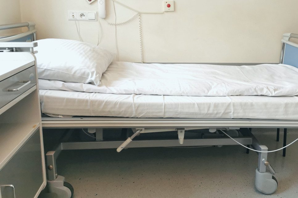 88-latka w nocy wypadła z okna szpitala w Koninie. Nie żyje