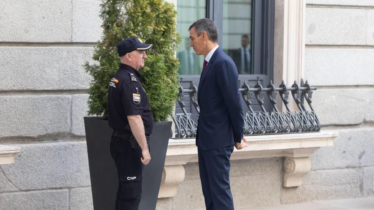 El Gobierno defiende que los mensajes del CNI corroboran que no envió una "alerta formal" sobre la entrada masiva en Ce…