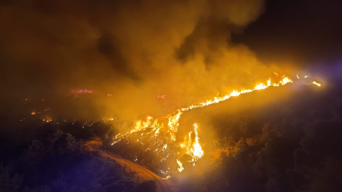 Los 2.000 desalojados por el incendio de Sierra Bermeja vuelven a sus casas mientras el fuego ya ha calcinado 2.100 hec…