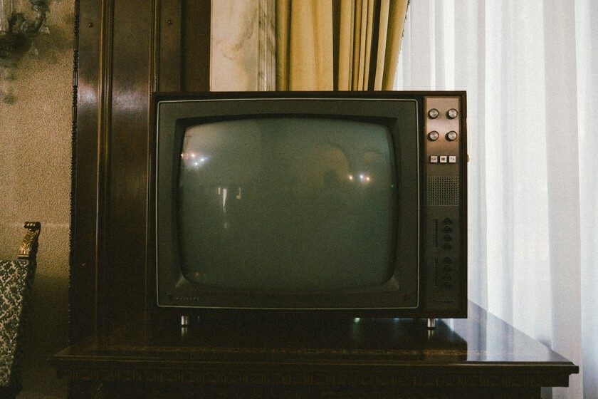 Cadenas de TV como Telecinco o Antena 3 critican los "realities" de Internet: "La Casa de los Gemelos" campa a sus anch…