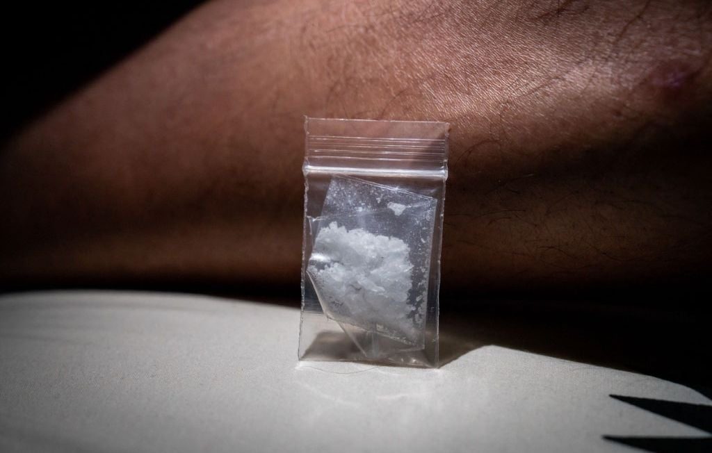 Chemsex : « J’ai traversé les mêmes phases que dans le deuil »… Ils racontent leur chemin pour sortir de l’addiction