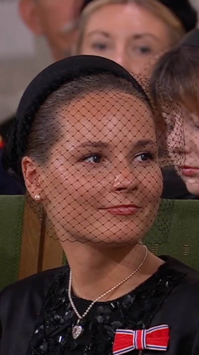 Hylles i utlandet