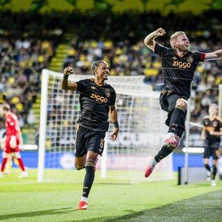 Ajax walst in laatste halfuur over Fortuna heen, hoofdrol voor basisdebutant Thilo Kehrer