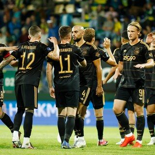 Ajax is in ontwikkeling: het voetbal is nog niet sexy, wel steeds stabieler