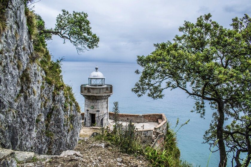 El salto al mar más espectacular de Cantabria tiene 700 escalones de escalada y fueron tallados por los presos del pena…