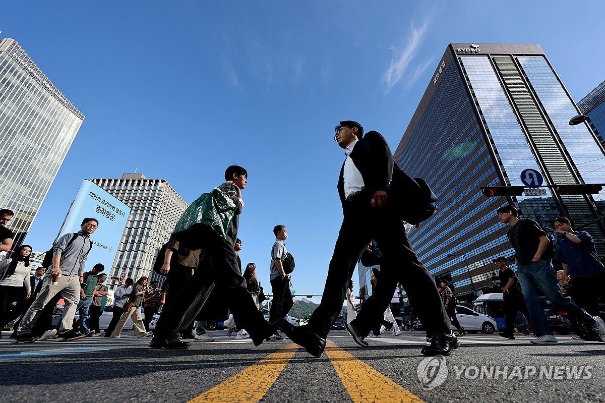 전국 곳곳 약한 비…'낮 최고 30도' 환절기 큰 일교차 유의