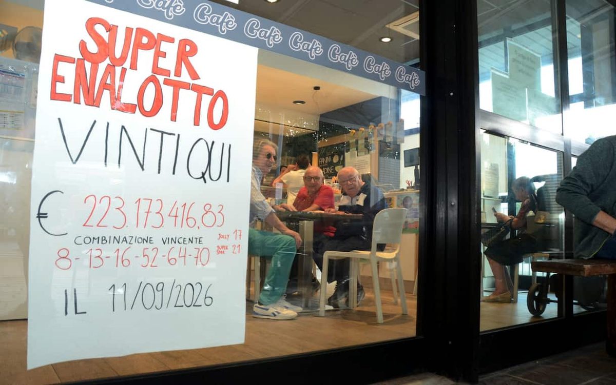 Superenalotto, vinti 223 mln: jackpot record, ma quanto (e quando) incassa il fortunato?