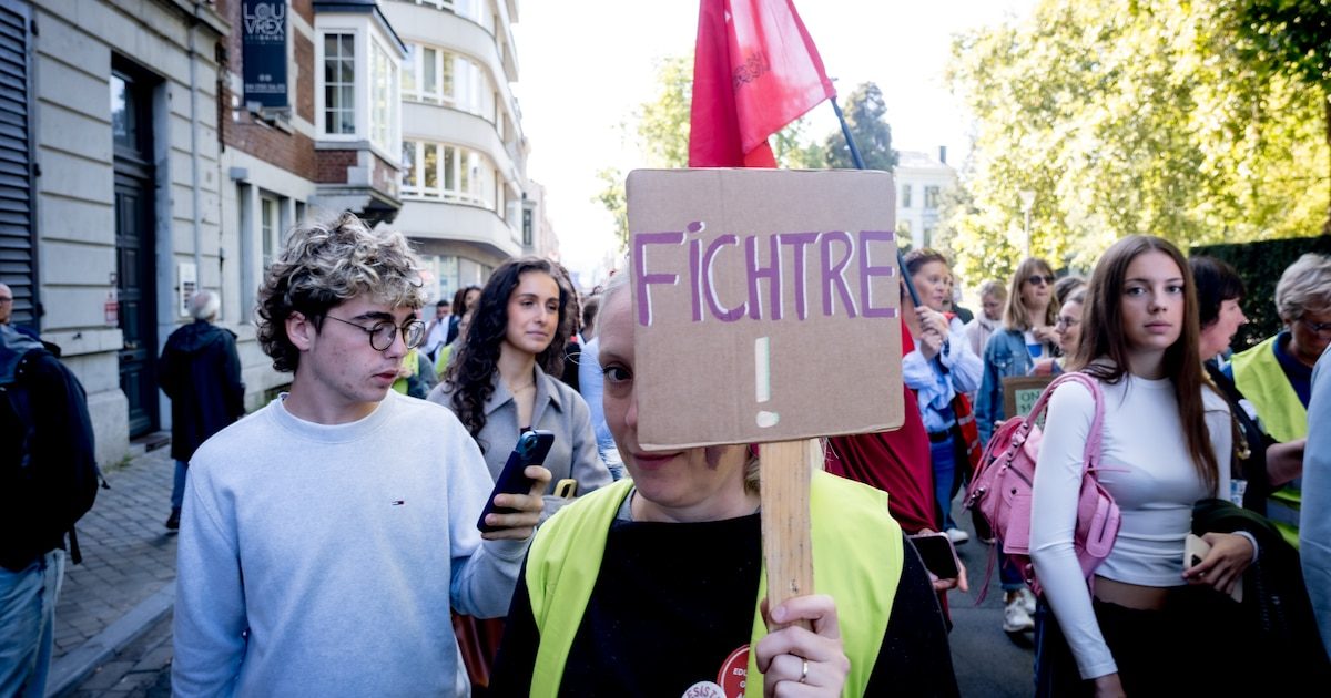 Entre 10.000 et 13.000 personnes défilent à Liège contre les économies dans l'enseignement