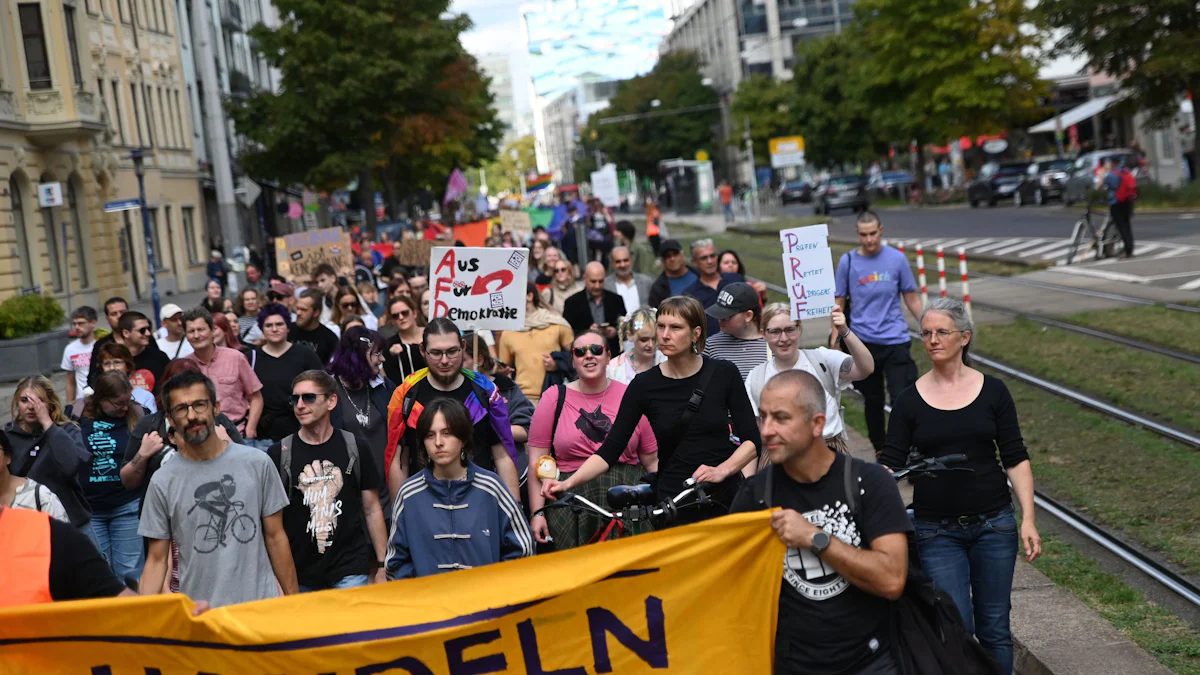 Demokratie: Zehntausende Menschen demonstrieren gegen Rechtsextremismus
