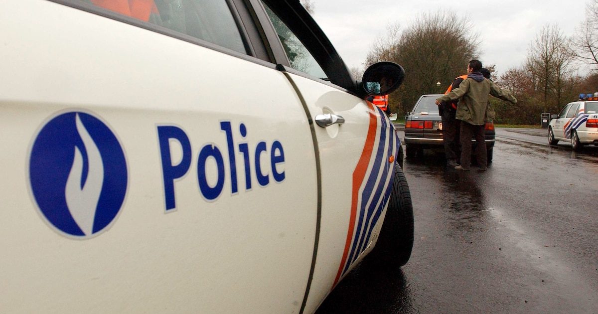 La police soupçonne des galipettes dans une voiture et découvre des armes : Un habitant du Centre dans la tourmente