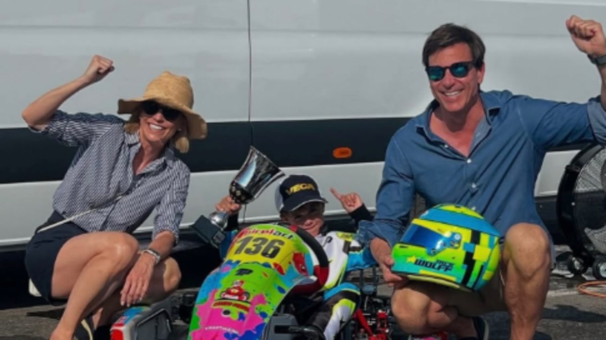 Hoe Toto Wolff (54) leert van racende zoon Jack (9): ’Als mijn vader boos is, gaat hij nu eerst een tijdje afkoelen’