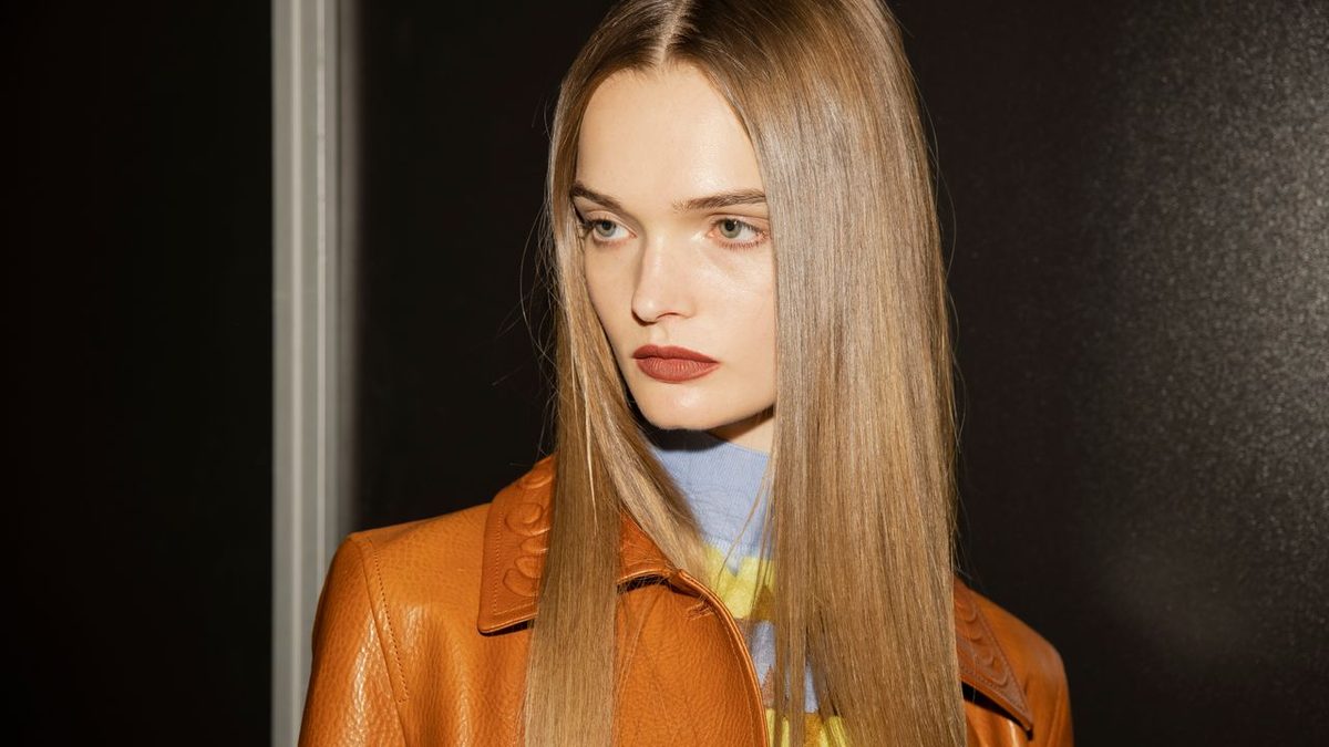 Come avere capelli lucidi effetto glass hair anche a casa e con il minimo sforzo