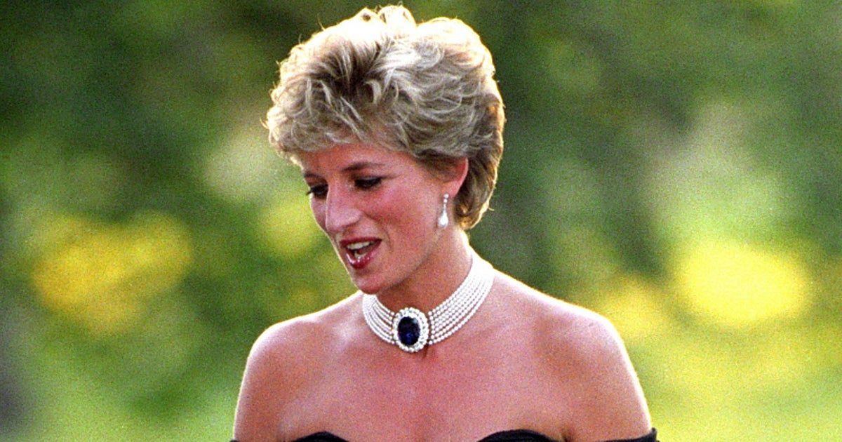 El icónico «vestido de la venganza» de Diana de gales sale a subasta y ya se habla de cifras astronómicas