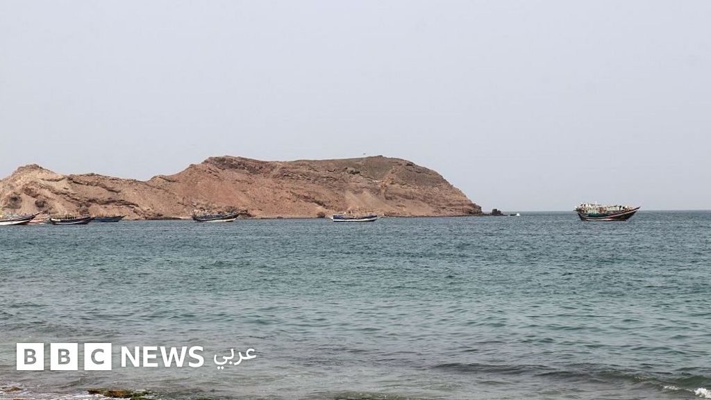 استيلاء الحوثيين على جزيرة بريم يعزز سيطرتهم على ممر حيوي لشحن النفط – الغارديان