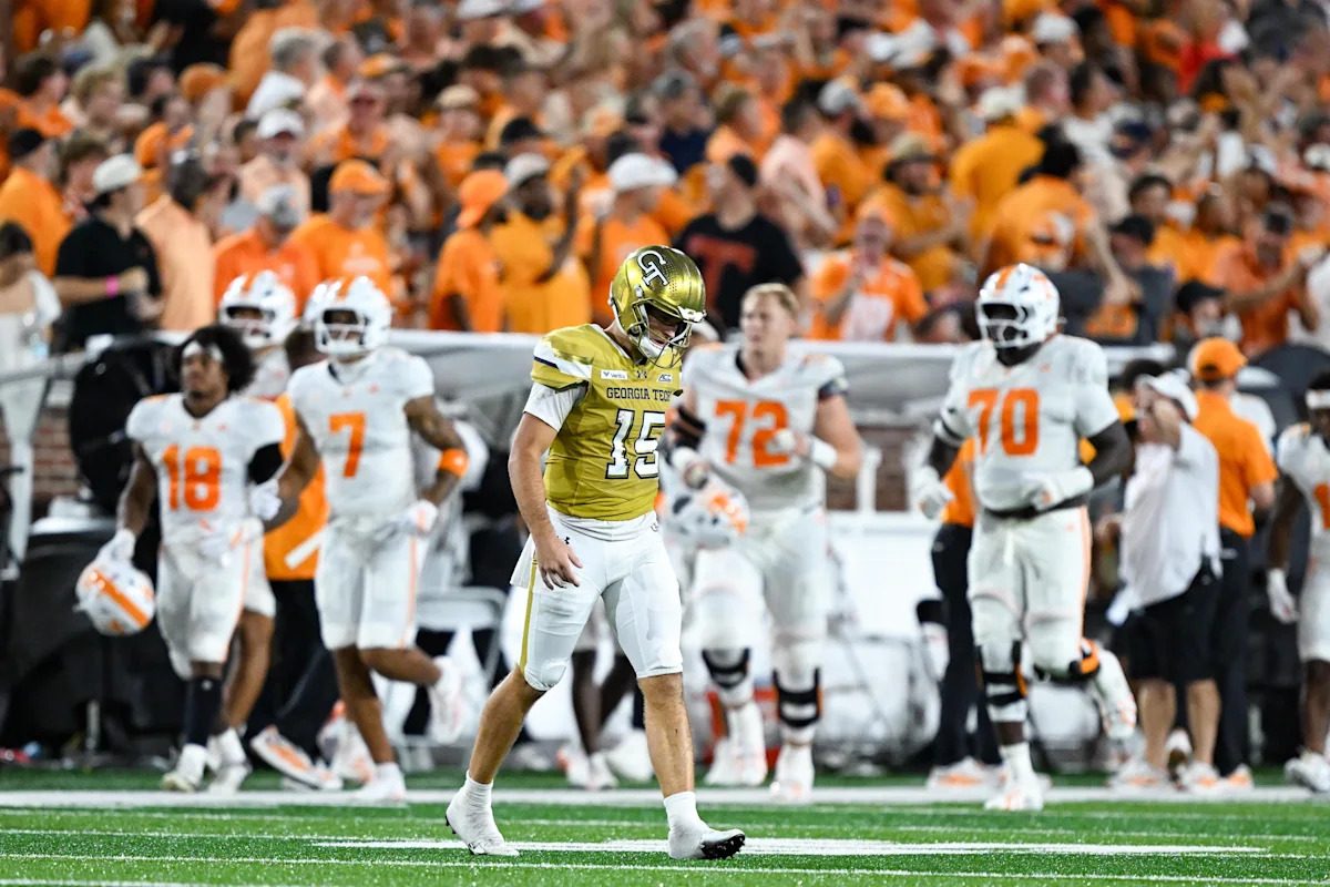 #18 Tennessee easily beats Georgia Tech 45-24