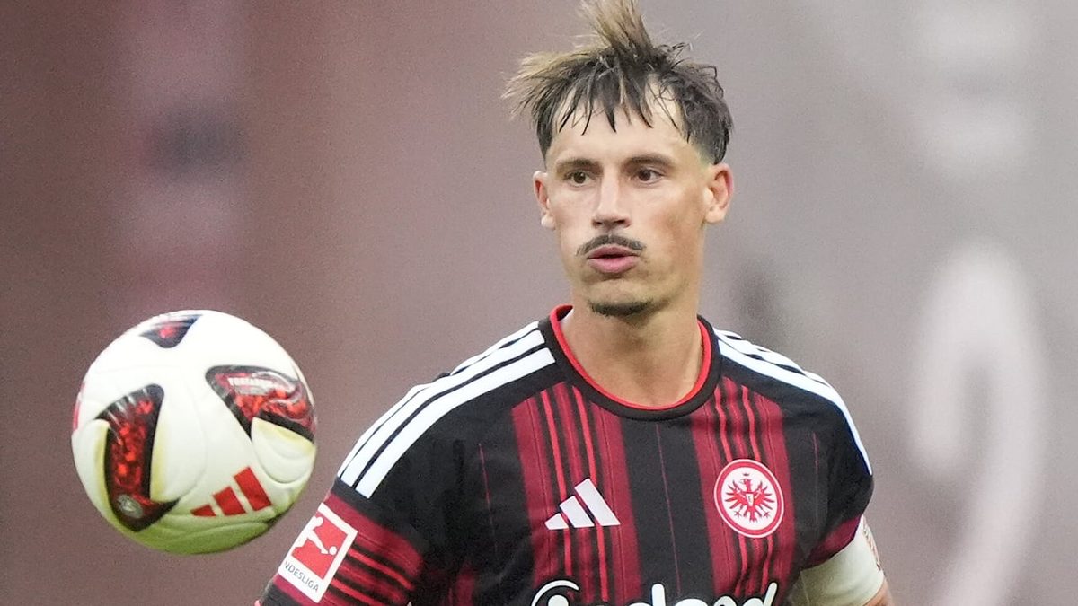 „Da MUSS mehr kommen“ - Trainer Hütter zählt Eintracht-Anführer an
