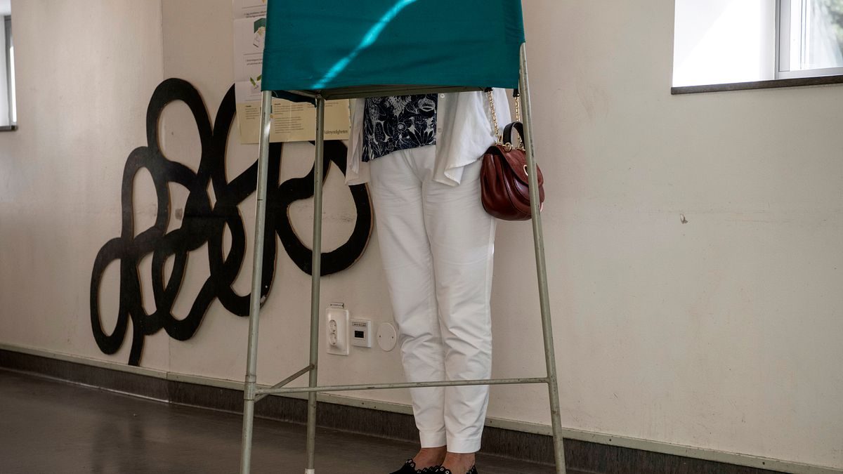 Valvåndan luftas inför öppen ridå
