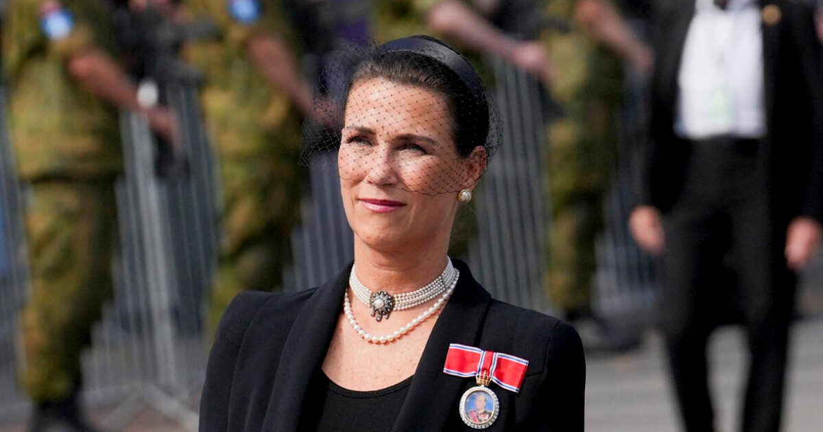 Derfor bærer de kongelige perlesmykker