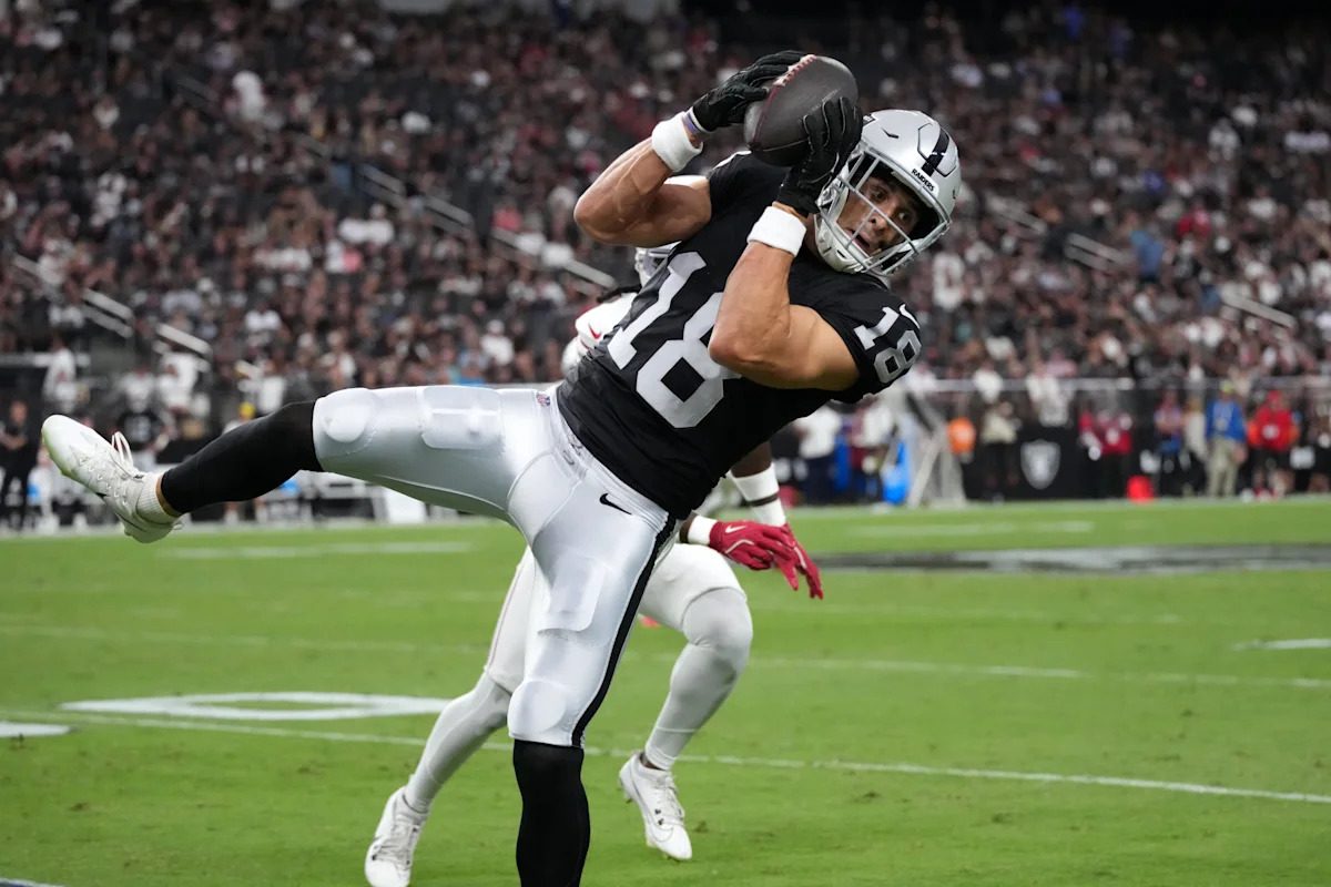 2 Raiders who must step up following Brock Bowers' injury setback