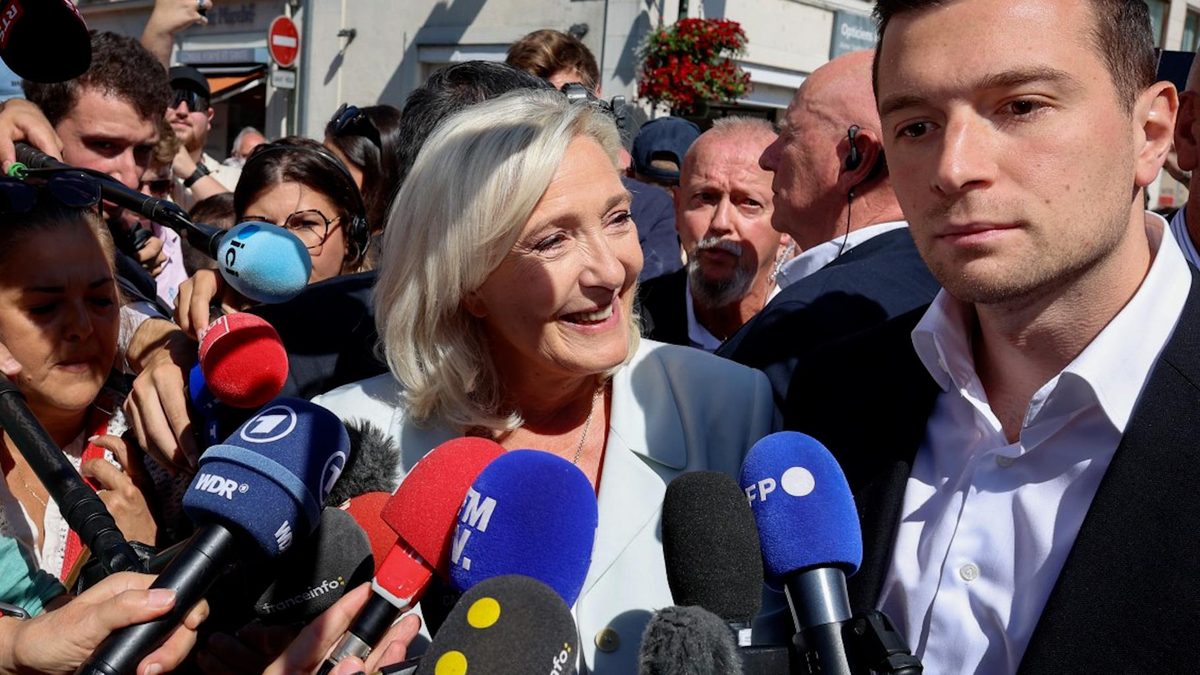 Derrière les sondages à son avantage, le difficile début de campagne présidentielle de Marine Le Pen